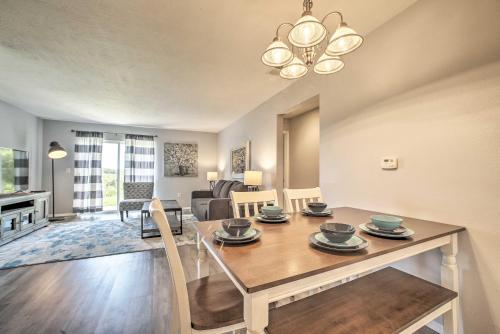 Cozy Condo with Pool Access in the Heart of Branson! in Branson, USA