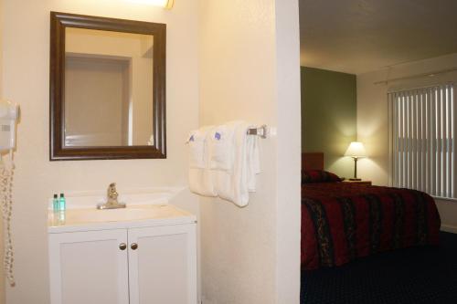 Lake Marina Inn