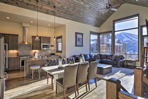 Ideally Located Winter Park Townhouse with Hot Tub! in Winter Park, USA
