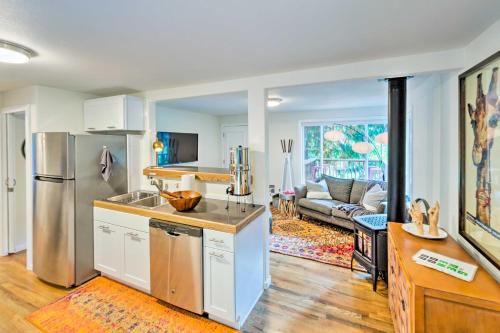 House w/ Deck on Whidbey Island, 1 Mi from Shore! in Clinton (WA)