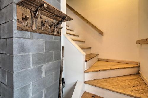 Architect-Designed Franconia Home Hot Tub and Views Architect-Designed Franconia Home Hot Tub and Views