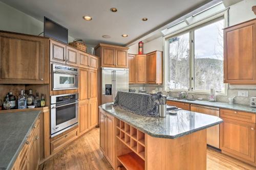 Breckenridge Mtn Retreat with Deck, 1 Mi to Main St!