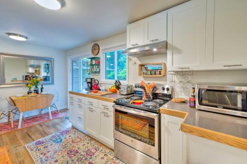 House w/ Deck on Whidbey Island, 1 Mi from Shore! in Clinton (WA)