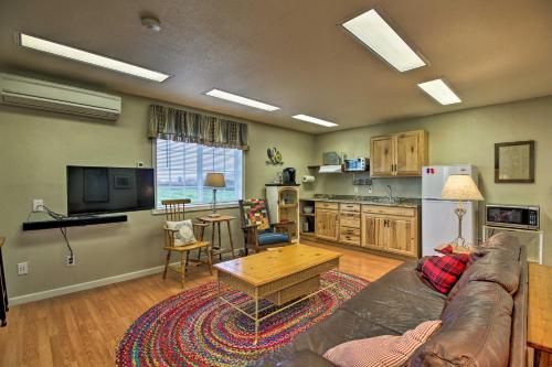 . Rural Cottage 20 Min to Eugene with Mt Tom Views!