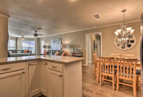 Port Aransas Condo with Pool Access Near Beach! in Mustang Beach, USA
