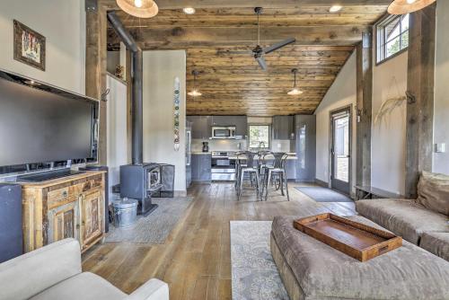 Updated Cabin with Hot Tub about 11 Mi to Winter Park!, Tabernash (Foto 9)