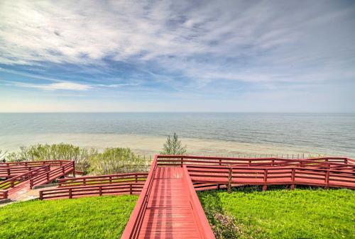 Geneva Cottage with Patio - Walk to Park, Lake Erie!