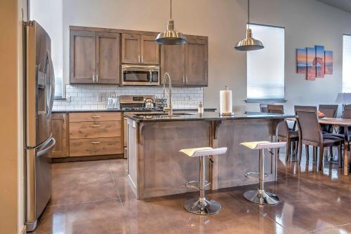 Upscale Moab Home with RedRock Views and HotTub and Patio - image 6