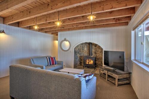 Lakefront Home with Pvt Dock in Coeur dAlene Area! - image 4