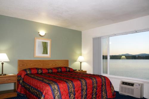 Lake Marina Inn