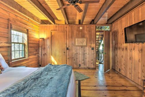Luxury Log Cabin with 5 Private Acres and Hot Tub! - image 4