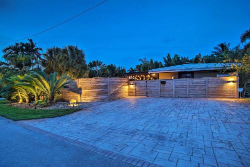 Updated and Private Oakland Park Gem about 2 Mi to Beach