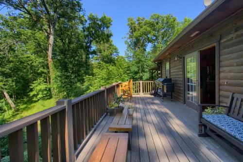 Luxury Log Cabin with 5 Private Acres and Hot Tub! - image 6