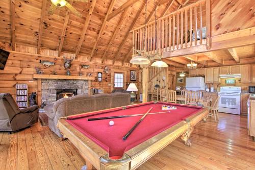 Woodland Hideaway with Deck, Hot Tub and Fire Pit!