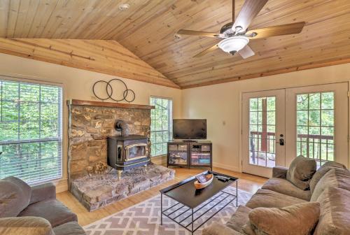 Creekside Hideaway Home with Fire Pit and Creek Access! - image 6