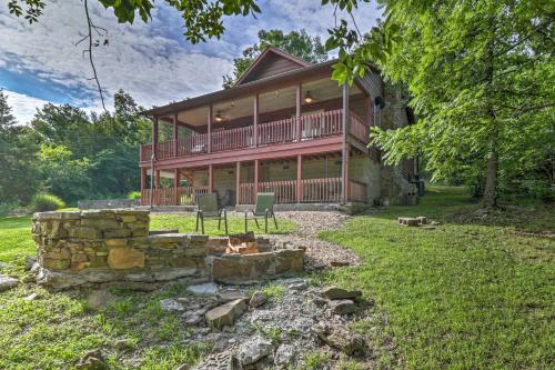 . Creekside Hideaway with Fire Pit and Creek Access!