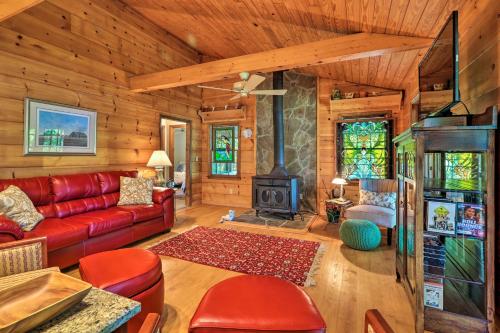 Lakefront Milledgeville Cabin Private Dock, Porch in Resseaus Crossroads, USA