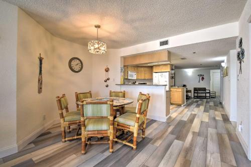 Pool Access and Beach Views Indian Shores Condo in อินเดียนชอร์ส (FL)