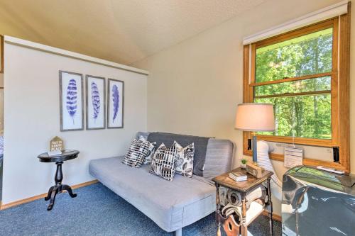 Hendersonville Cantrell Cottage - Smoky Mtn View in Hendersonville, USA
