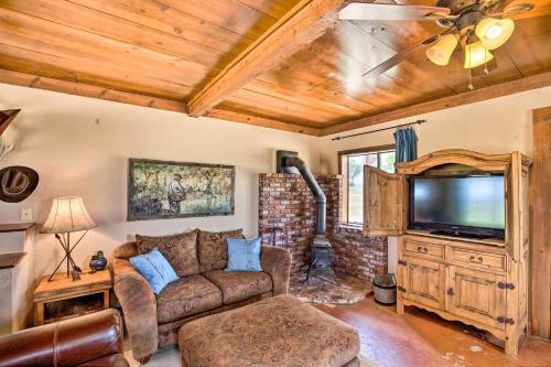 Rustic Studio 2 Miles to Village of Elgin Winery! - image 3