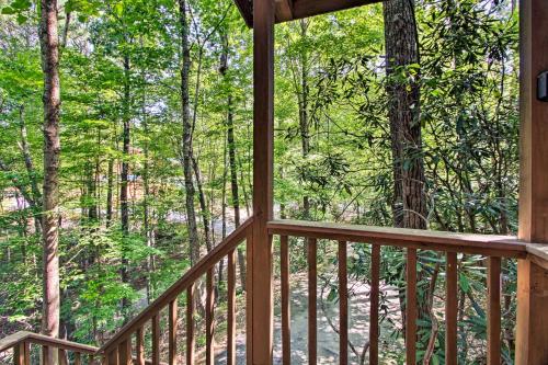 Secluded Forest Cabin - 4 Mi to Dwntwn Gatlinburg! - image 5