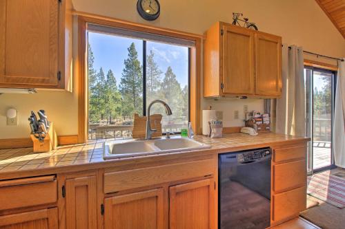 Sunriver Home w/ Hot Tub & 8 SHARC Passes, Sunriver (foto 7)