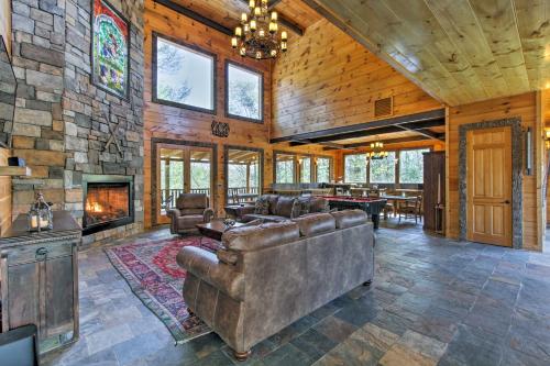 Castle in the Smokies Mtn View and Private Hot Tub! - image 8