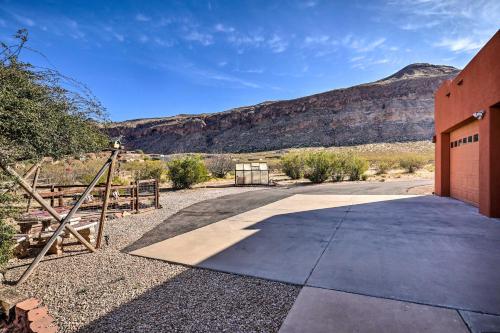 Pueblo House with Pool in Shadows of Zion Natl Park