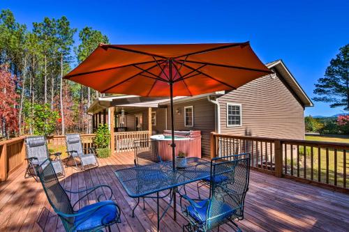 . Ellijay Resort Cabin with Private Hot Tub, Mtn Views