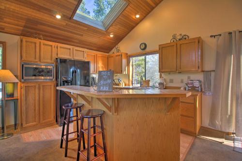 Sunriver Home w/ Hot Tub & 8 SHARC Passes, Sunriver (foto 6)