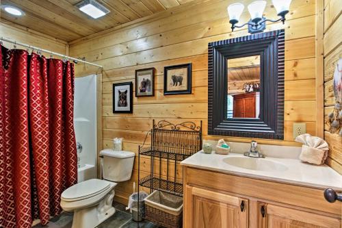 Quiet Cabin with Porch and Hot Tub 6Mi to Pigeon Forge
