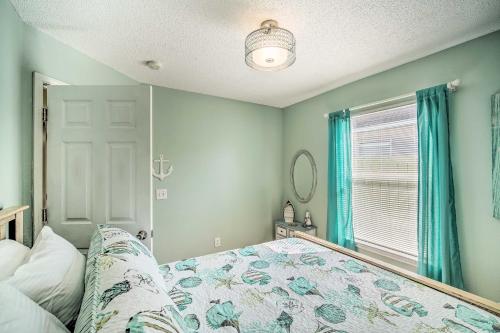 Pensacola Retreat with Pool 9 Mi to Beaches and Dwtn! - main image
