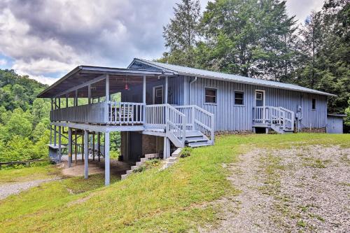 . Private Pet-Friendly Castlewood Cabin with Pond Views