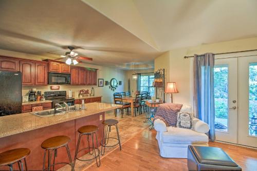 Pet-Friendly Home with Yard 9 Mi to Table Rock Lake in Blue Eye, USA