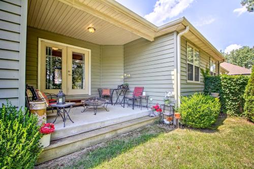 Pet-Friendly Home with Yard 9 Mi to Table Rock Lake in Blue Eye, USA