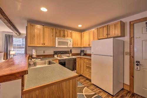 Lincolnville Studio with Ocean-view Balcony! - image 4
