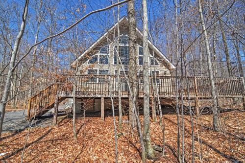 Arrowhead Lake Home with Deck and Resort Amenities! in Pocono Lake, USA