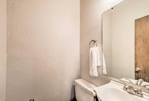 Spacious Condo Mins to Midtown with Grill and Views! - image 5