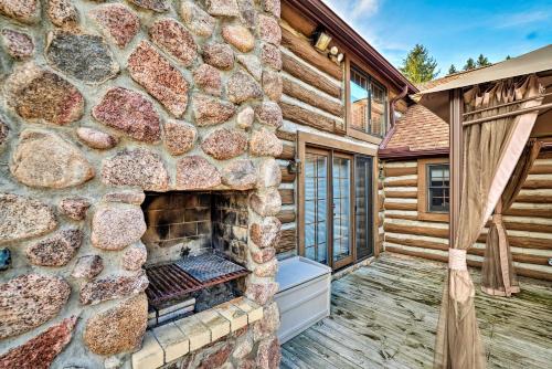 Spacious Log Cabin on the Wolf River with Fireplace! - image 8