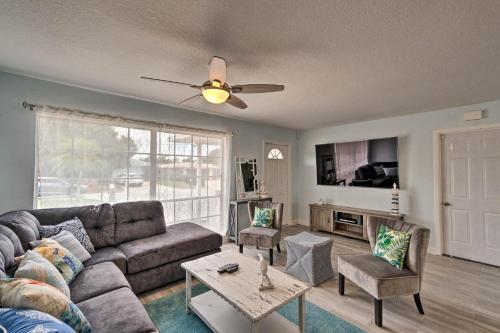 Canalfront Bradenton Home with Dock and Pool! in Bradenton, USA