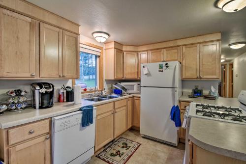 Lakefront Home with Seasonal Dock - 2 mi to Skiing! Lakefront Home with Seasonal Dock - 2 mi to Skiing!