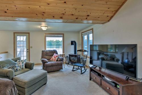 Lakefront Home with Seasonal Dock - 2 mi to Skiing! Lakefront Home with Seasonal Dock - 2 mi to Skiing!
