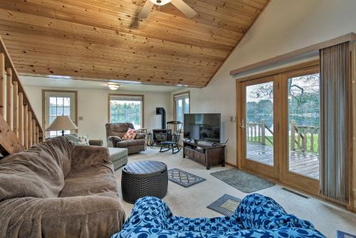 Lakefront Home with Seasonal Dock - 2 mi to Skiing! Lakefront Home with Seasonal Dock - 2 mi to Skiing!
