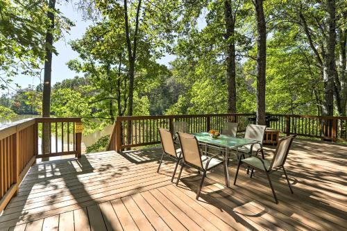 Hocking Hills Lake Gem with Hot Tub, Dock, 100 Acres in Chillicothe (OH)