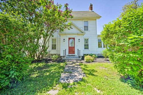 Home with Patio, 2 Blocks to St Lawrence River