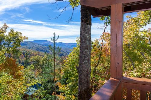 Breathtaking View Cabin with Covered Deck and Hot Tub - image 3