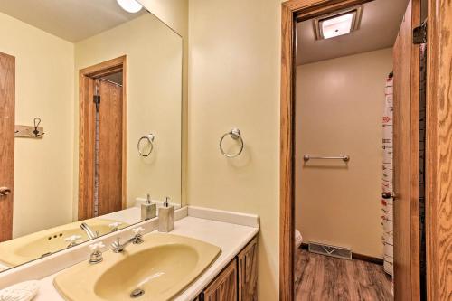 Arbor Vitae Home with Game Room - Snowmobiles Welcome - image 4