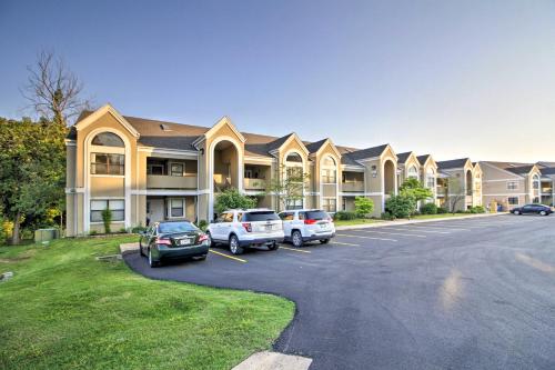 Condo with Pool Access - 5 Mins to Table Rock Lake! - image 2