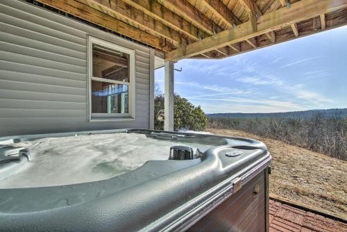 Hot Tub & Moat Mtn Views: North Conway Townhouse in Hales Location (NH)