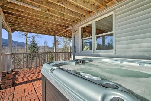 Hot Tub & Moat Mtn Views: North Conway Townhouse in Hales Location (NH)